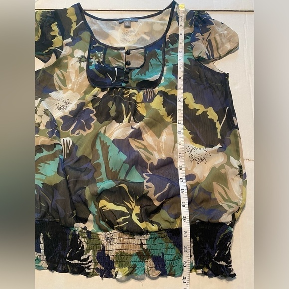 Apt. 9 Womens Size Medium Flutter Sleeve Ruching Hem Camo Tropical Blouse - Picture 2 of 8